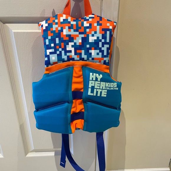 Hyperlite kids lifejacket
 15-25kg (33-55lbs) - Picture 3 of 7